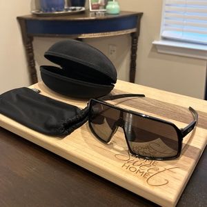 Oakley sunglasses + case